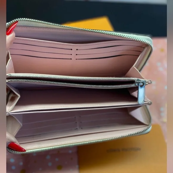 Louis Vuitton Mahina Monogram Wallet - Picture 12 of 16